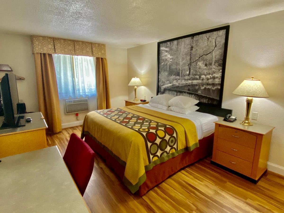 Super 8 By Wyndham Anderson/Clemson Area Motel Екстериор снимка