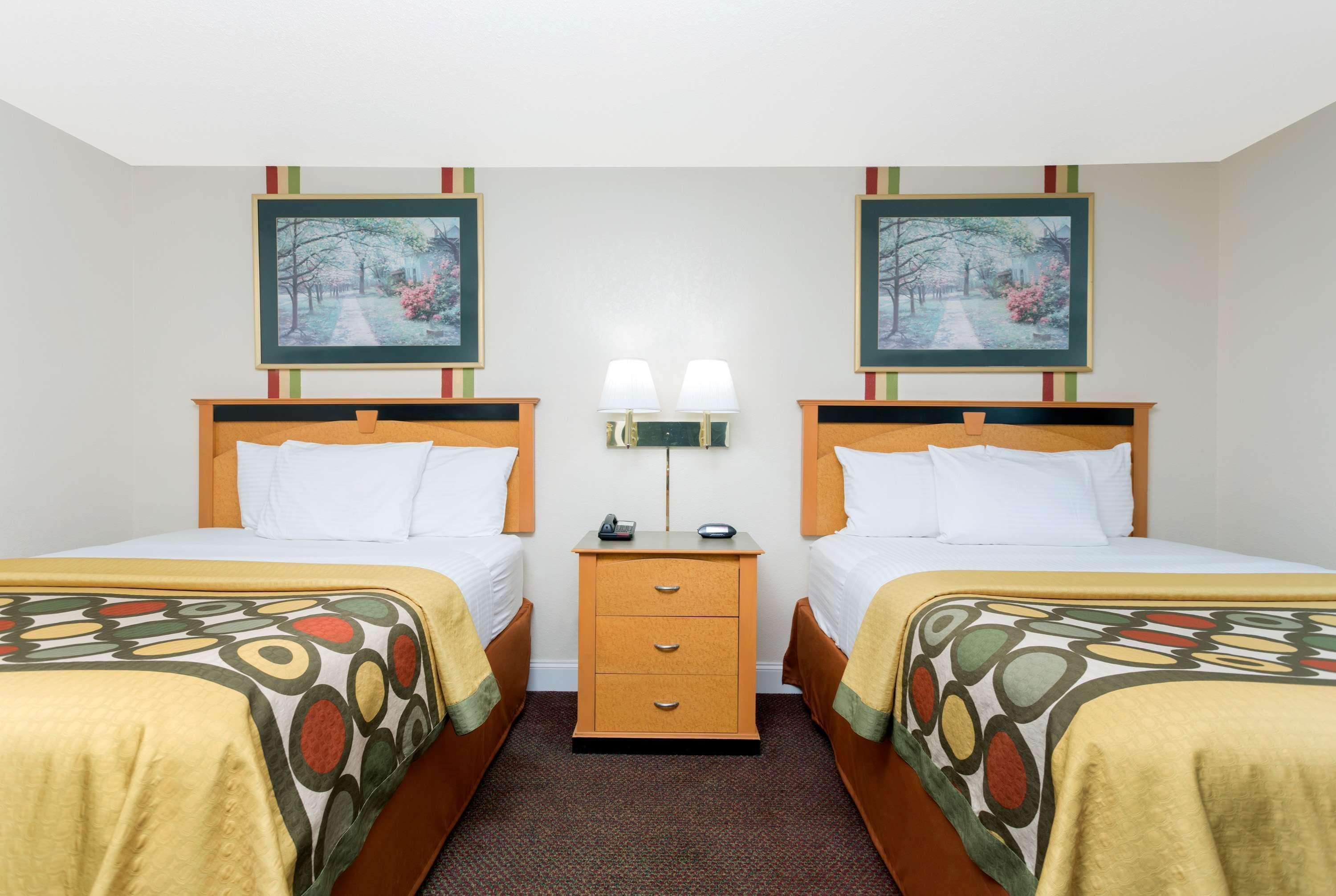 Super 8 By Wyndham Anderson/Clemson Area Motel Екстериор снимка