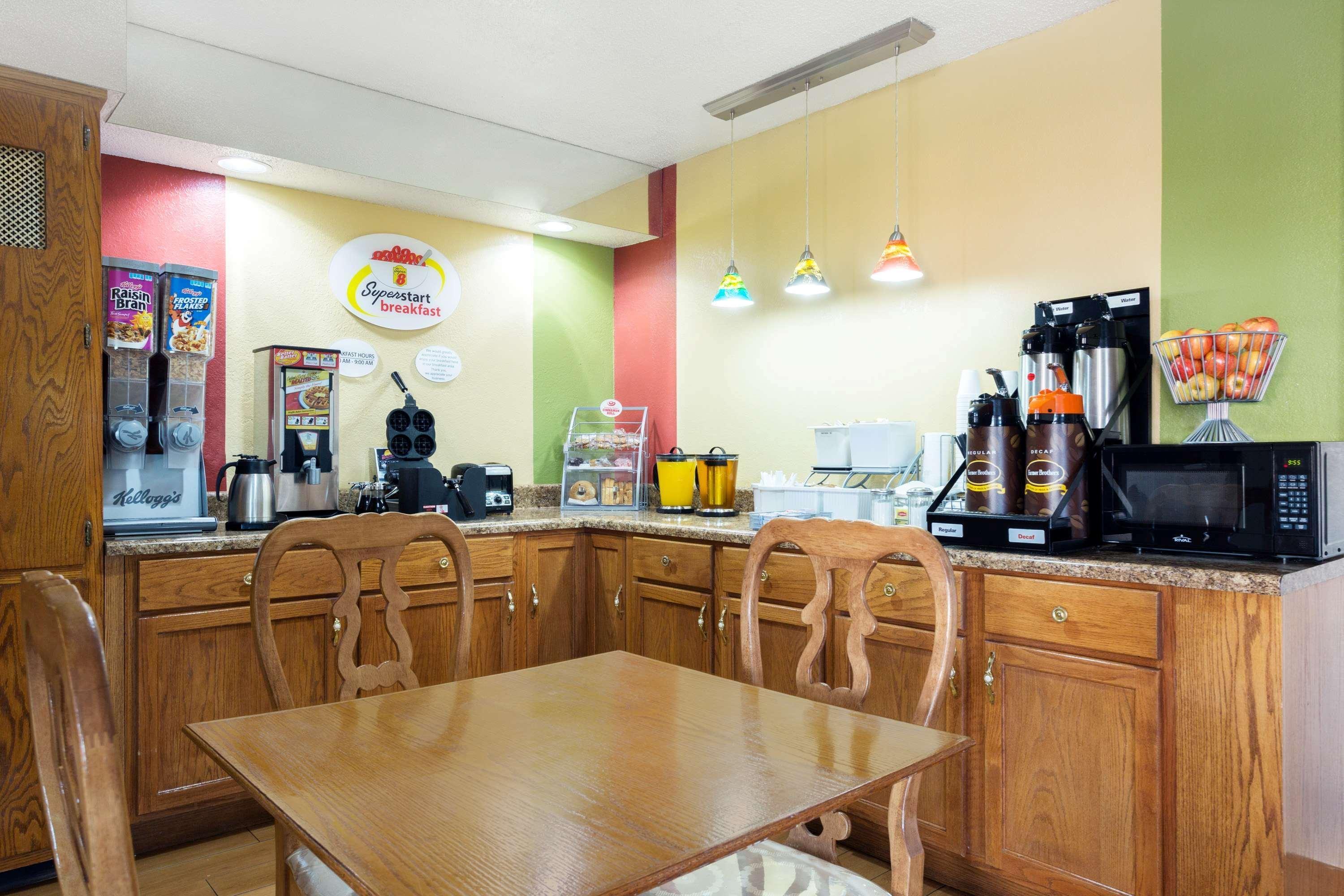 Super 8 By Wyndham Anderson/Clemson Area Motel Екстериор снимка