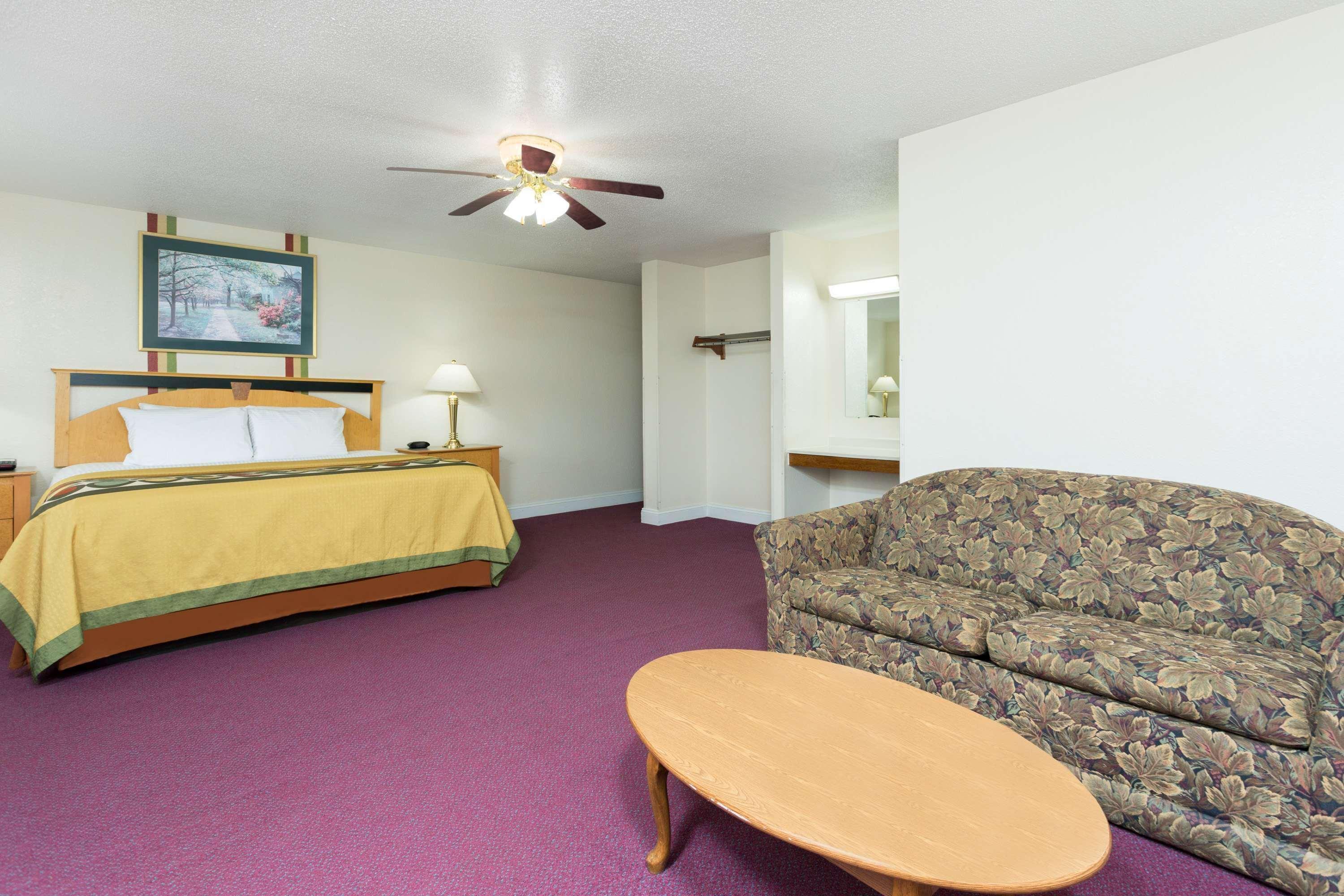 Super 8 By Wyndham Anderson/Clemson Area Motel Екстериор снимка
